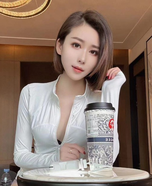 性感短发丽莎